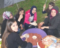 erzincan-kiz-ogrenci-yurdu-etkinlik-ve-eglence-tavuk-ve-kofte